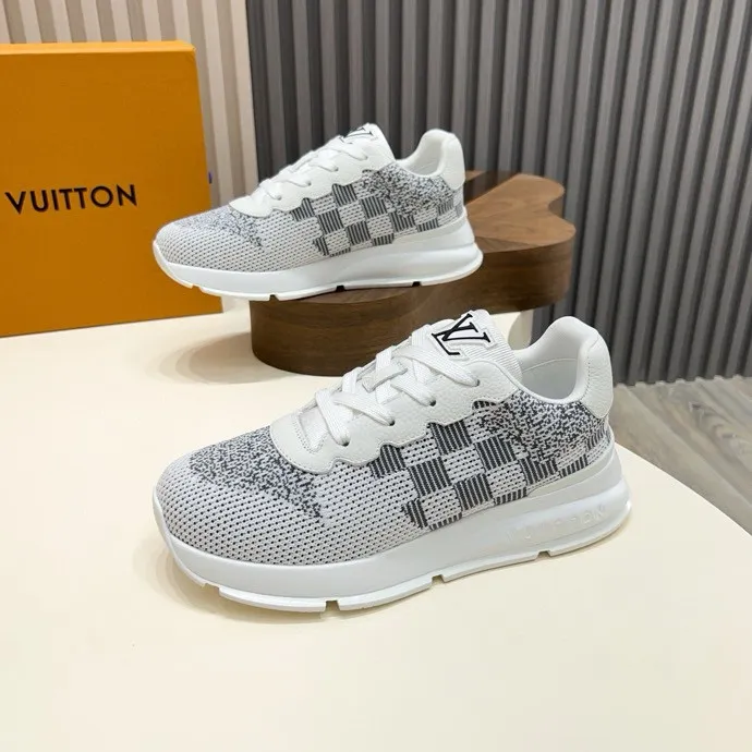 💰 640LV latest sports shoes! Select high-quality Monogram fly-knit fabric and have a square logo on the upper, highlighting the fashion of the 2025 men's series. The high-end and elegant upper made of absorbent film material collides with the dynamic ultra-light sole for texture, and the Louis Vuitton logo embellishes the back and outsole of the shoe.    SIZE 39-44 (38, 45 customized)